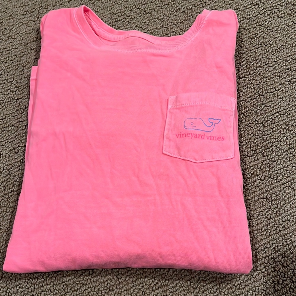 Vineyard Vines girls pink long sleeve shirt.